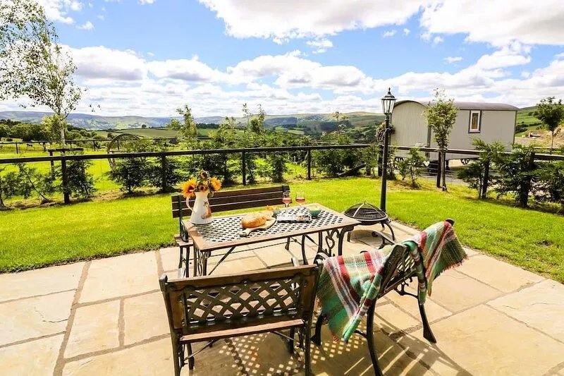 Meadow View -  Glamping pod sleeping 2 guests, Pet Friendly