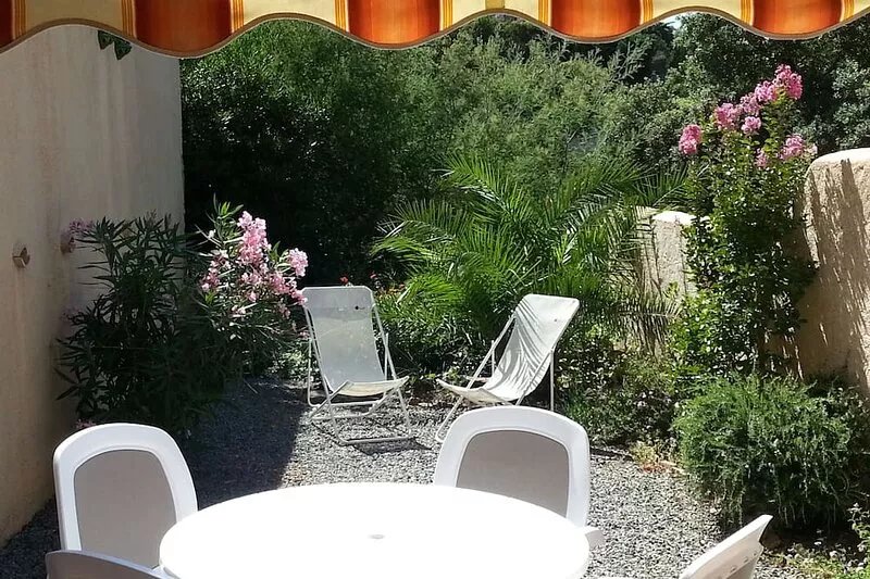 SAINTE-MAXIME - Accommodation with garden and veranda in swimming pool, tennis