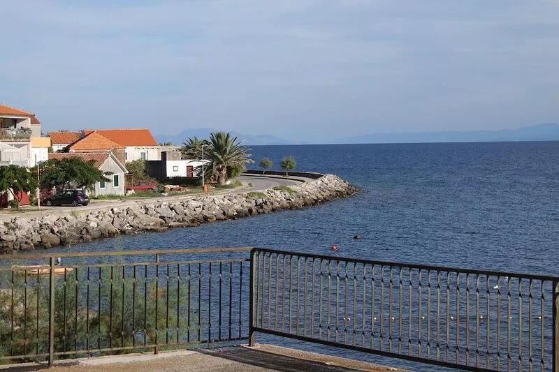 Two bedroom apartment near beach Sućuraj, Hvar (A-4029-f)