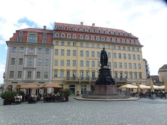 Friedrich August II Monument