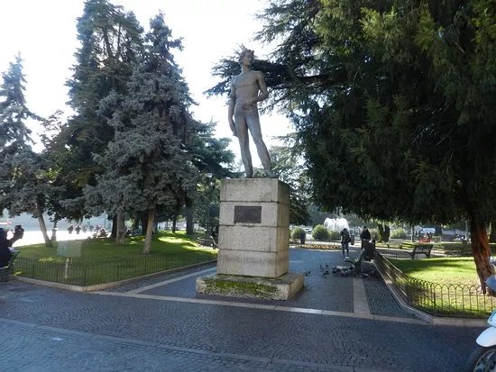 Statua dei caduti per la liberta