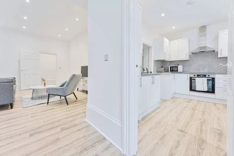 Spacious 1 Bedroom Apartment in Cheltenham Centre