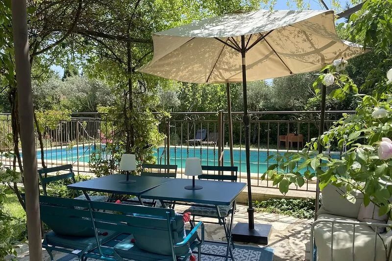 Charming apartment in Provencal farmhouse in Saint-Rémy-de-Provence