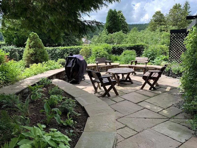Charming Fully Refurbished Garden Cottage