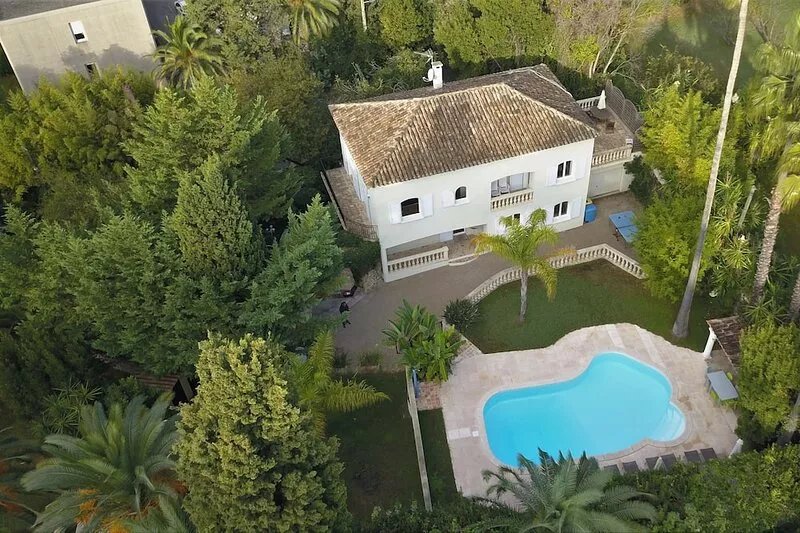 Villa in Cannes 300 meters form the sea - 5 bedrooms, garden and swimming pool