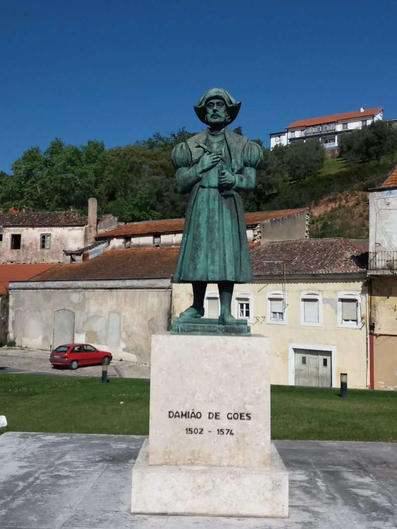 Estatua de Damiao de Gois