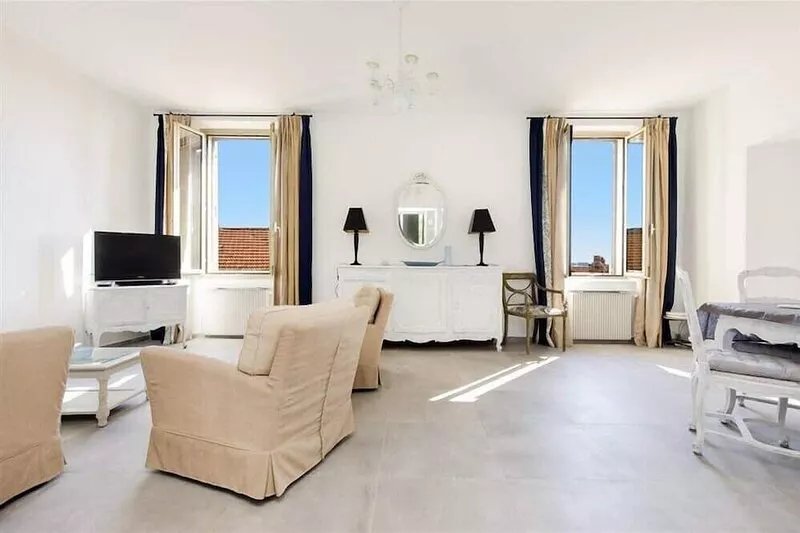 Large apartment close to beaches and restaurants, Sea view Le Suquet Calm and