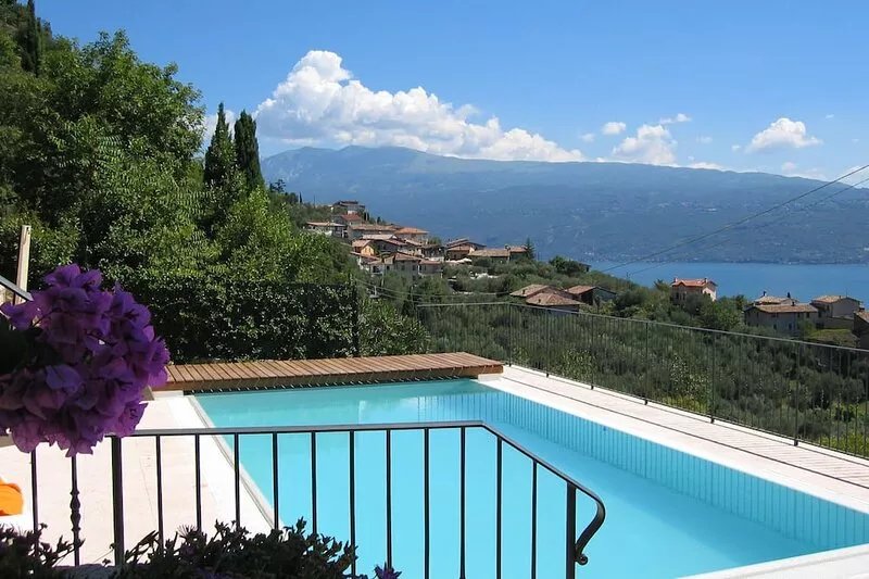 Fantastic Villa with Private Pool, Lake View & Terraces; Double Garage