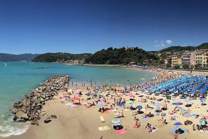 modern and luxurious penthouse in Lerici with sea view terraces, garden and pool