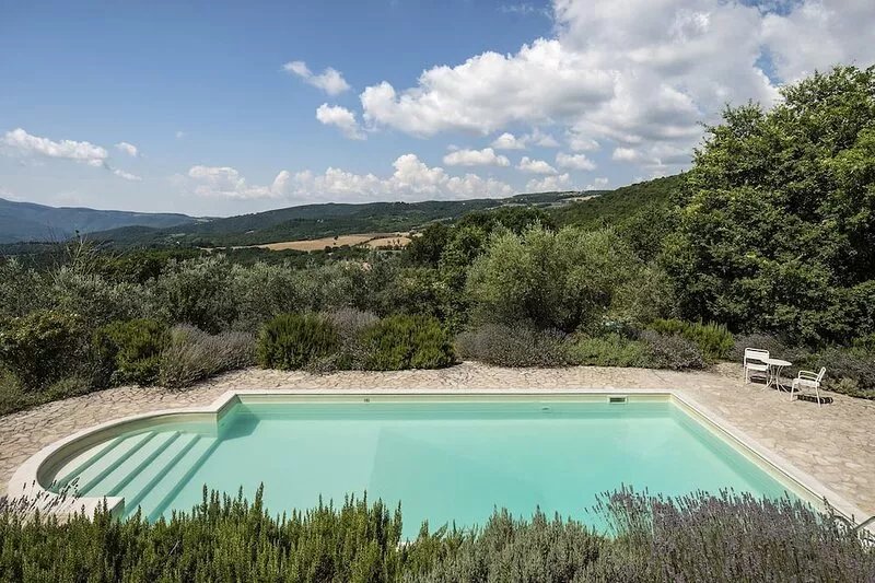 Villa Lavanda Todi, countryside casale with private pool in the heart of Umbria