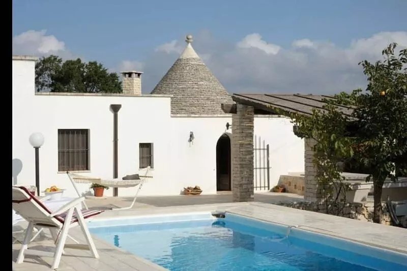 Beautiful Trullo with private pool, easy walking  to UNESCO site of Alberobello