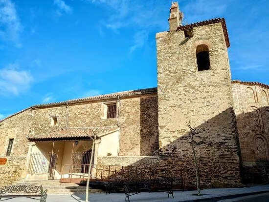 Iglesia de Santiago y Museo alfarero