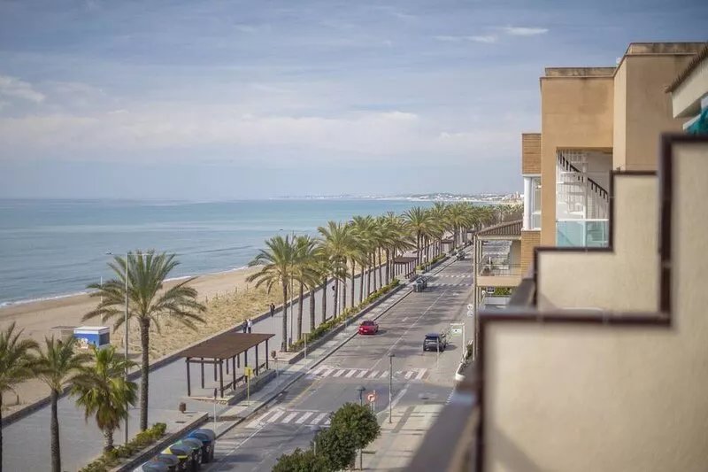 R143 Beachfront apartment Dorianne
