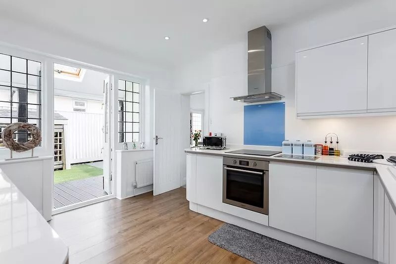 7 Bedroom Contemporary Family Friendly Home Nr Southbourne Beach