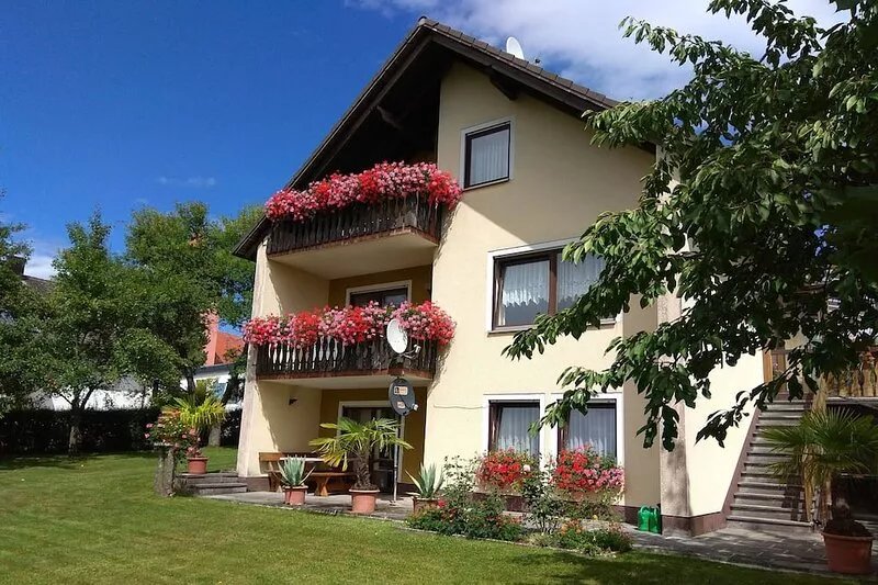 ***Apartment with garden in a tranquil location near Amberg Nuremberg Regensburg