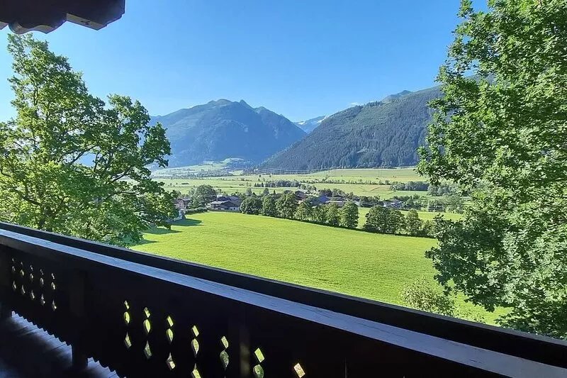 Spacious, privacy and beautiful unobstructed view of the mountains and valley