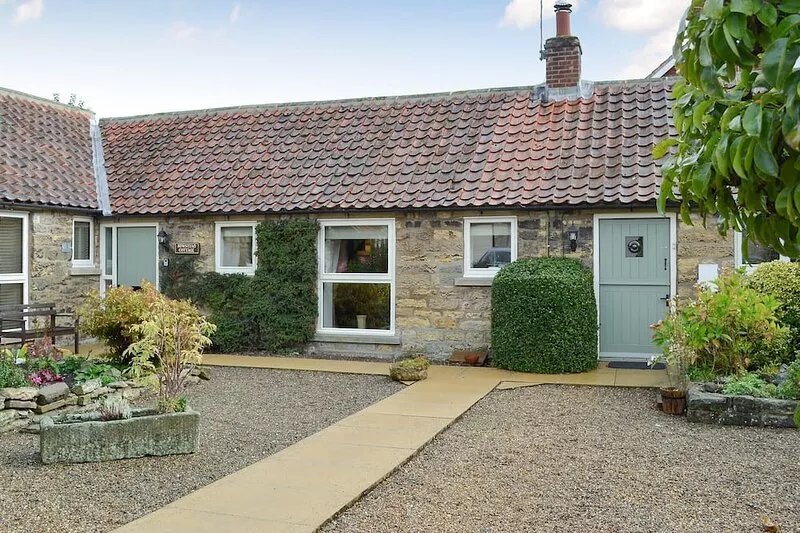 2 bedroom accommodation in Thornton-le-Dale, near Pickering