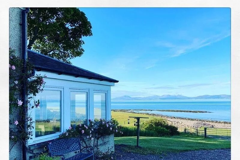 Spectacular coastal hideaway - stunning sea views, wildlife and walks