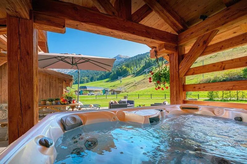 La Ferme à Juju - alpine ski-in ski-out for 8 spa & views - OVO Network