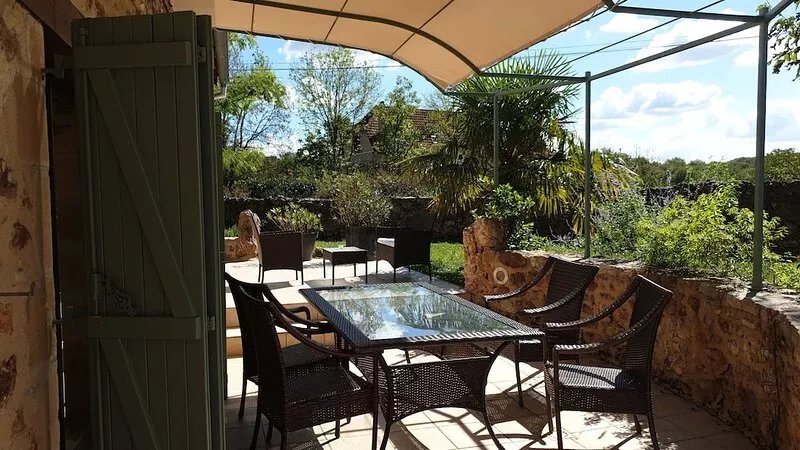 Renovated house with swimming pool overlooking the Célé Valley