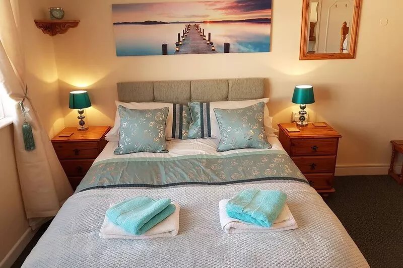 Seafront Holiday Apartment With Heated Summer Swimming Pool