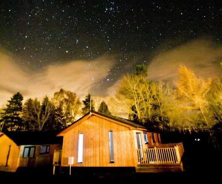 The Hideaway - stunning 3 bedroom lodge with top of the range hot tub