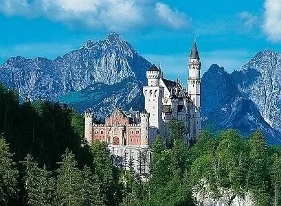 Exclusive house with panoramic views in the Alps. Exclusive + individuel