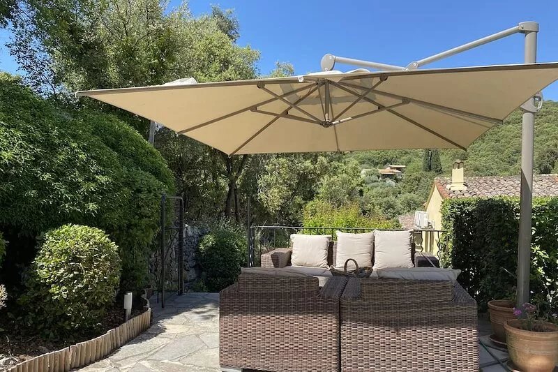 Large Holiday House - Heated Pool, Air Con, High Speed WiFi & Mountain Views
