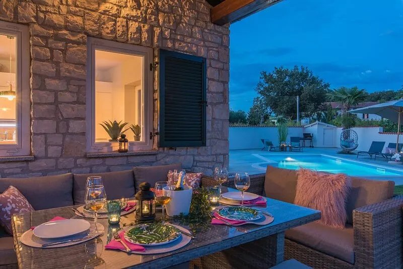 50% discount, New 2023, Family, Pet Friendly Villa + Private Pool , sleeps 6/8