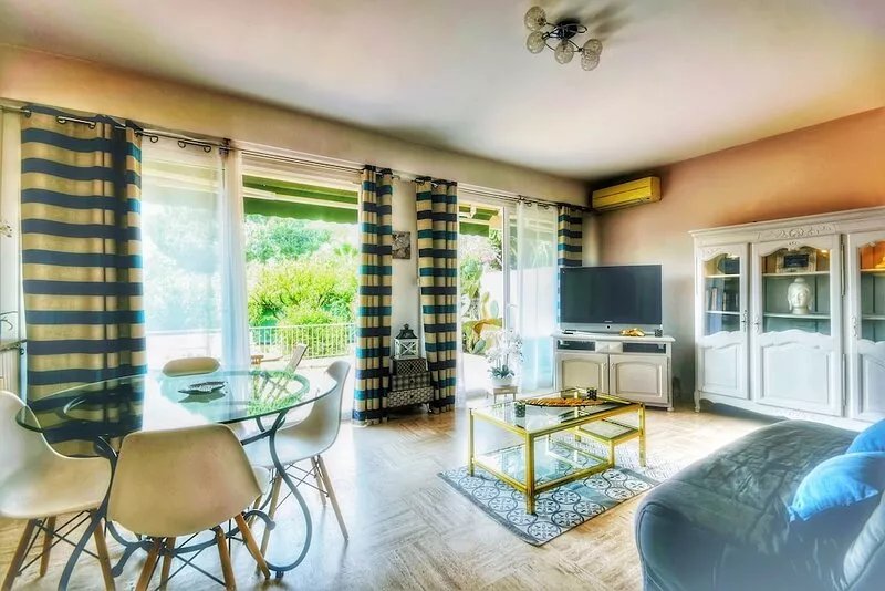 Discount rental, 2 rooms apartment in Juan-les-Pins