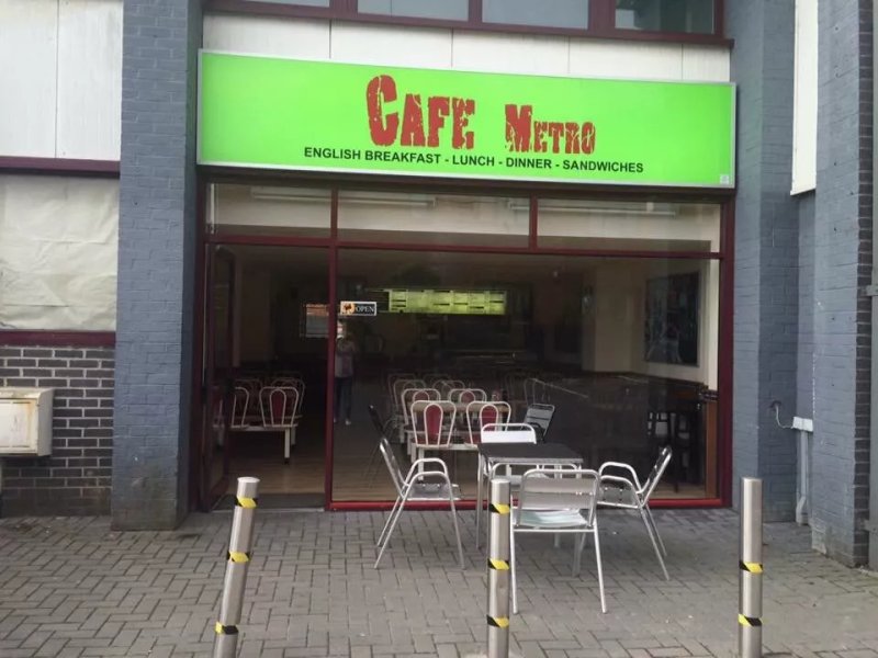 The cafe metro plaza