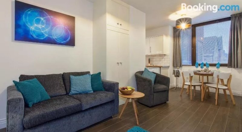 Cristol Clear Living At Thornhill House