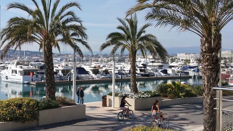 Large 4P Pointe Croisette Huge terrace Sea view Beaches Wifi Air conditioning