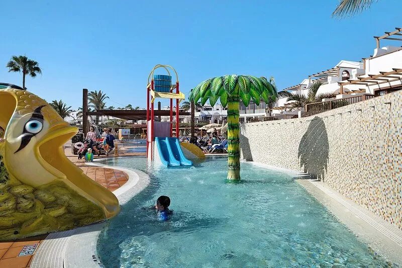Apartment 'Bungalow Flamingo' close to the Sea with Pool & Wi-Fi