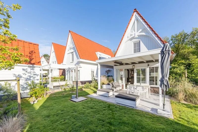 Luxurious, stately villa with patio heater, in a holiday park 1km from the beach