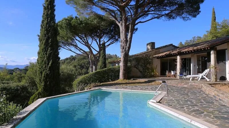 Superb sea view, sleeps 6, St Tropez peninsula.