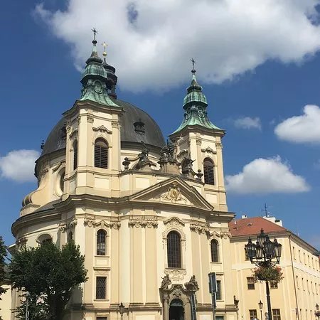 Kostel Sv. Jana Krtitele Se Sochou Sv. Jana Nepomuckeho