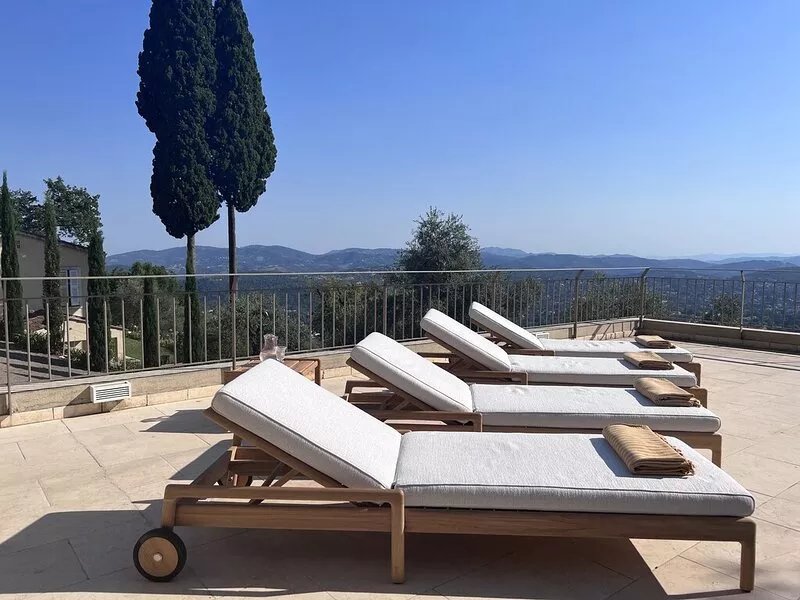Belle Villa au Calme. Vue Panoramique Exceptionnelle et Magnifique Piscine !