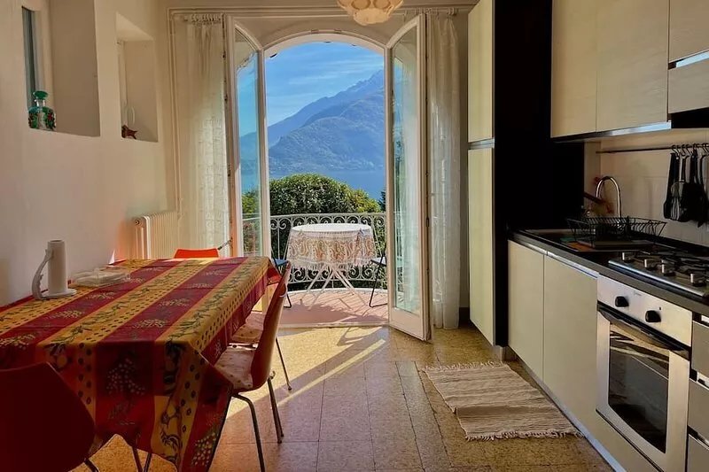Situated in a beautiful & relaxing place on Lake Como,. Perfect family of 4.