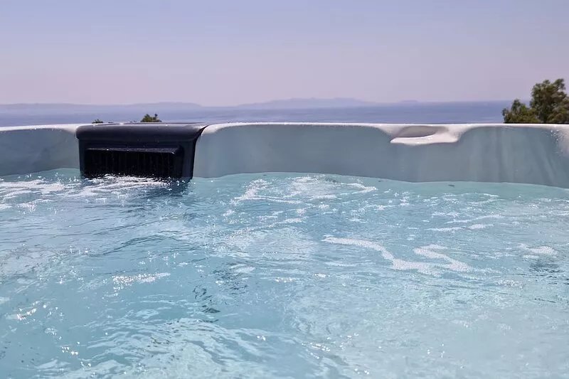 Villa sea view 180° heated pool 500 m from the beach