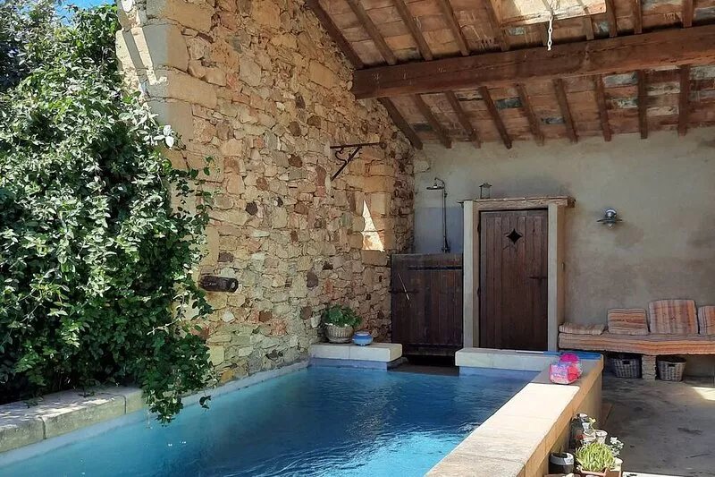 Charming farmhouse on the outskirts of Uzes, 3 bedrooms, 3 bathrooms, pool