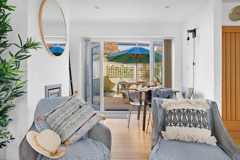 A lovely family and dog-friendly retreat in the East Devon countryside with