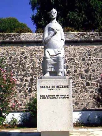 Estatua de Garcia de Resende