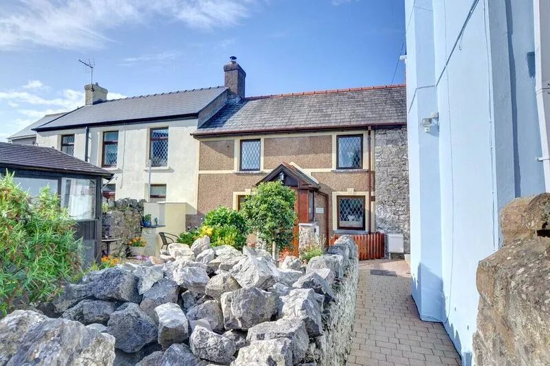 Old Newton Cottage - Two Bedroom House, Sleeps 3