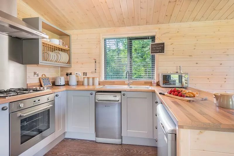 Holt Lodge - a holiday lodge that sleeps 2 with an en-suite