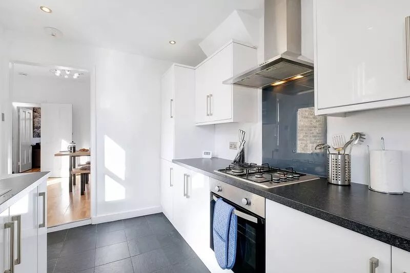 Stunning 4 Bedroom Kingston, London Home + Free Parking, WiFi, Netflix