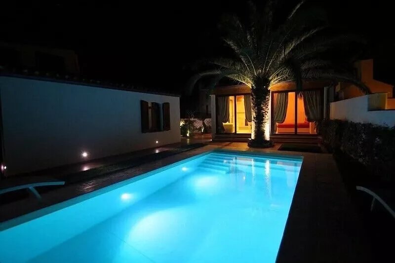 VILLA WITH POOL DEPANDACE AND GARDEN