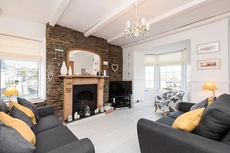 Beautiful Looe cottage with stunning views and parking
