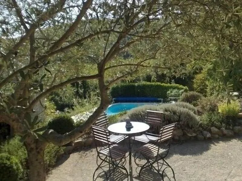 Stone house with private pool, quiet, ideal for families to visit.