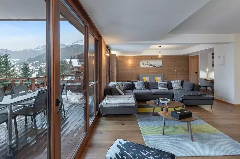 Luxury flat for 7 people - large living room, close to the centre and slopes